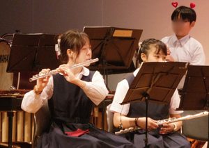 文化発表会でソロを演奏する3年生