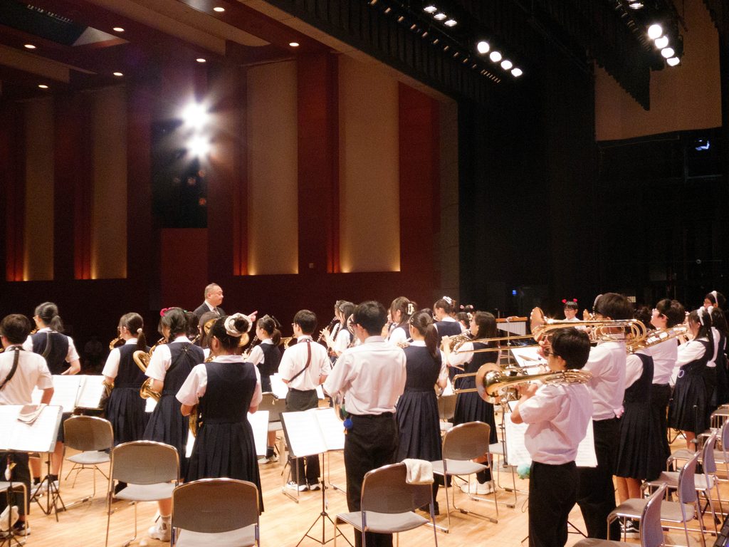 登美ヶ丘北中学校の文化発表会で演奏するなら夢鹿BRASS